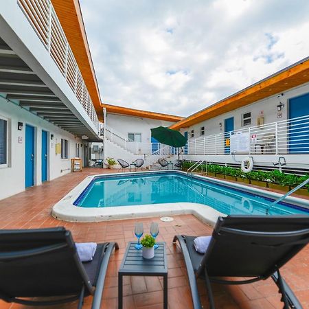 Cozy 1 Bedroom With Pool Steps From The Beach #47 Hollywood Eksteriør billede