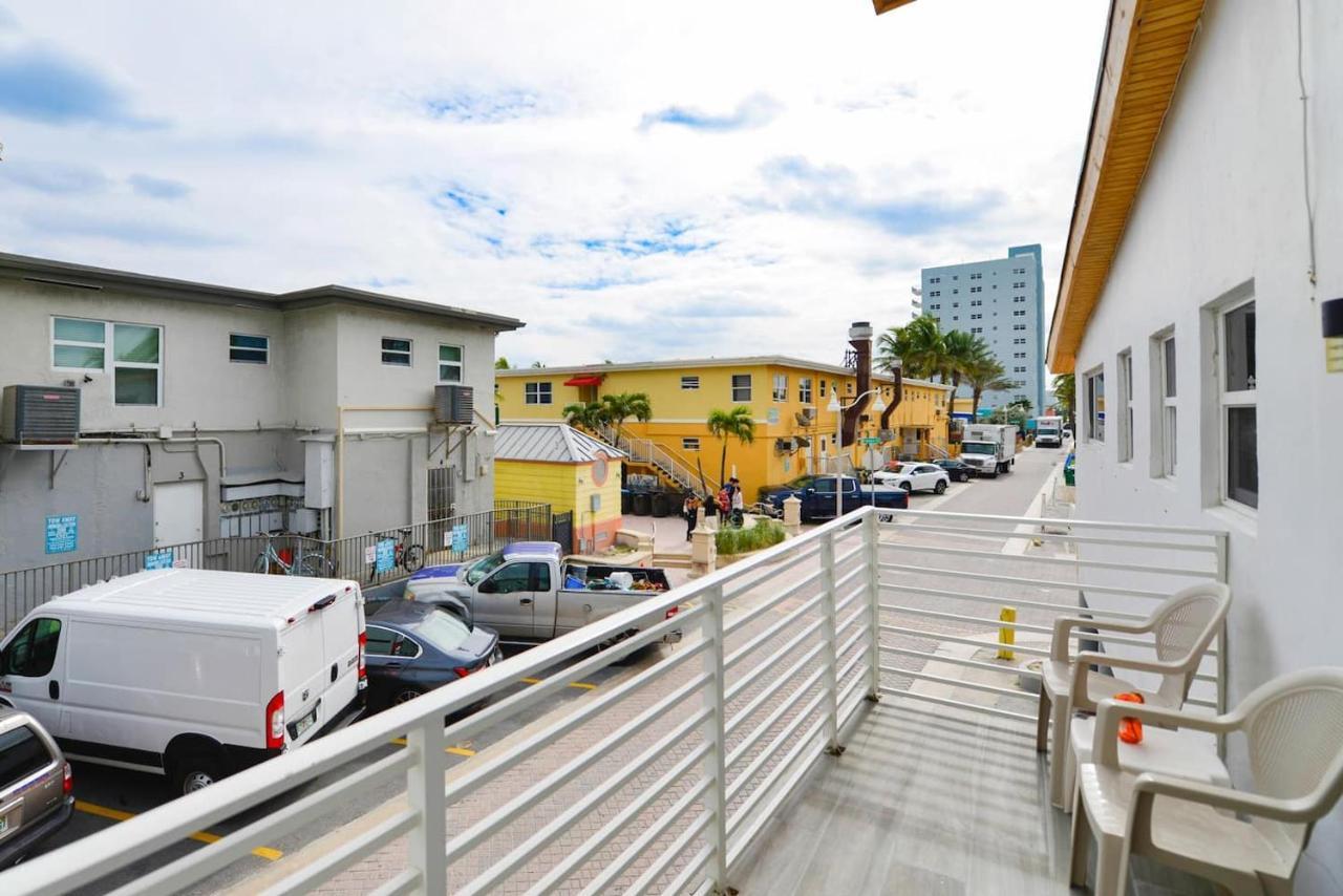 Cozy 1 Bedroom With Pool Steps From The Beach #47 Hollywood Eksteriør billede