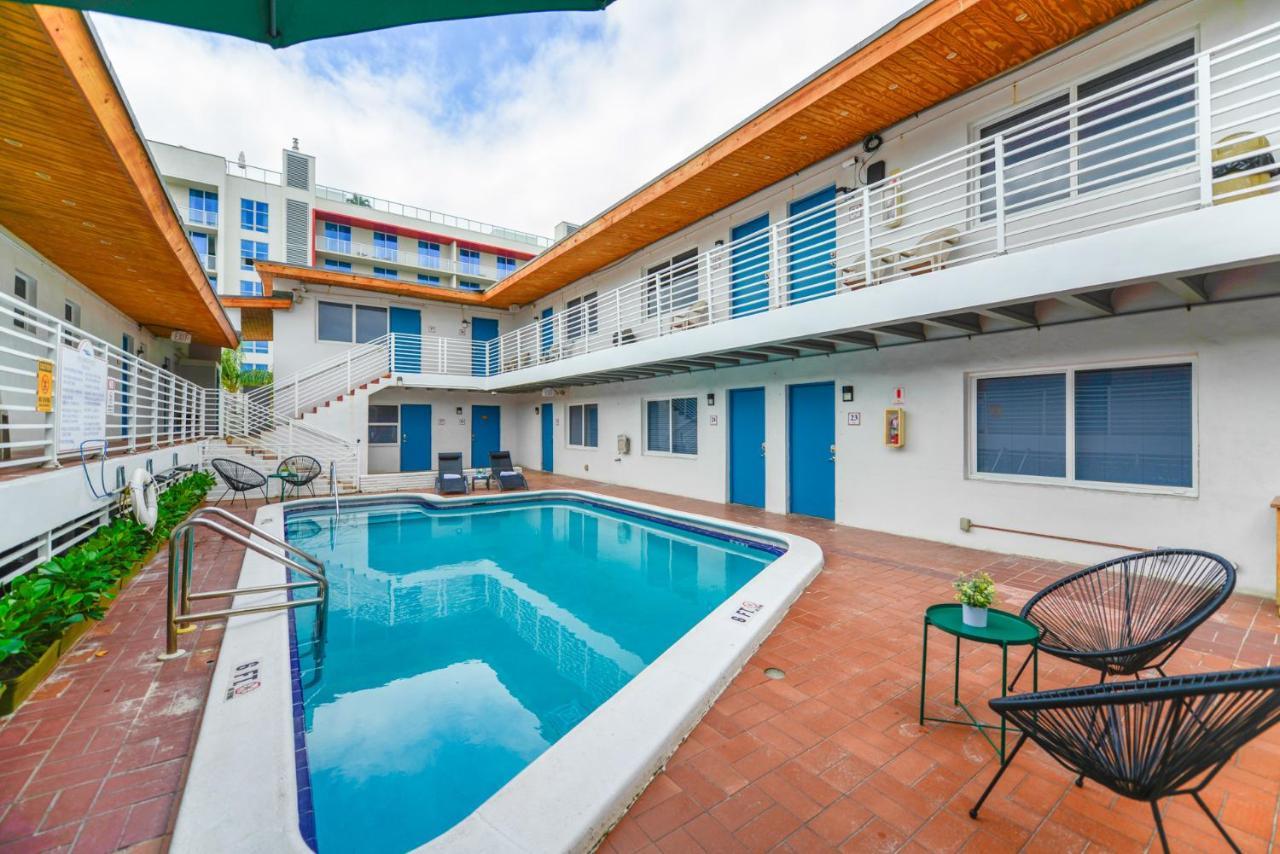 Cozy 1 Bedroom With Pool Steps From The Beach #47 Hollywood Eksteriør billede