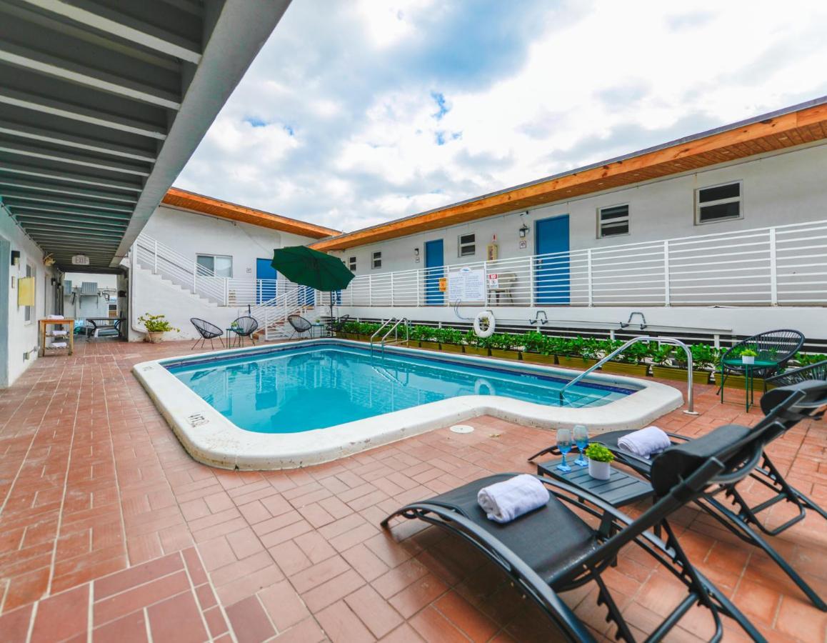Cozy 1 Bedroom With Pool Steps From The Beach #47 Hollywood Eksteriør billede