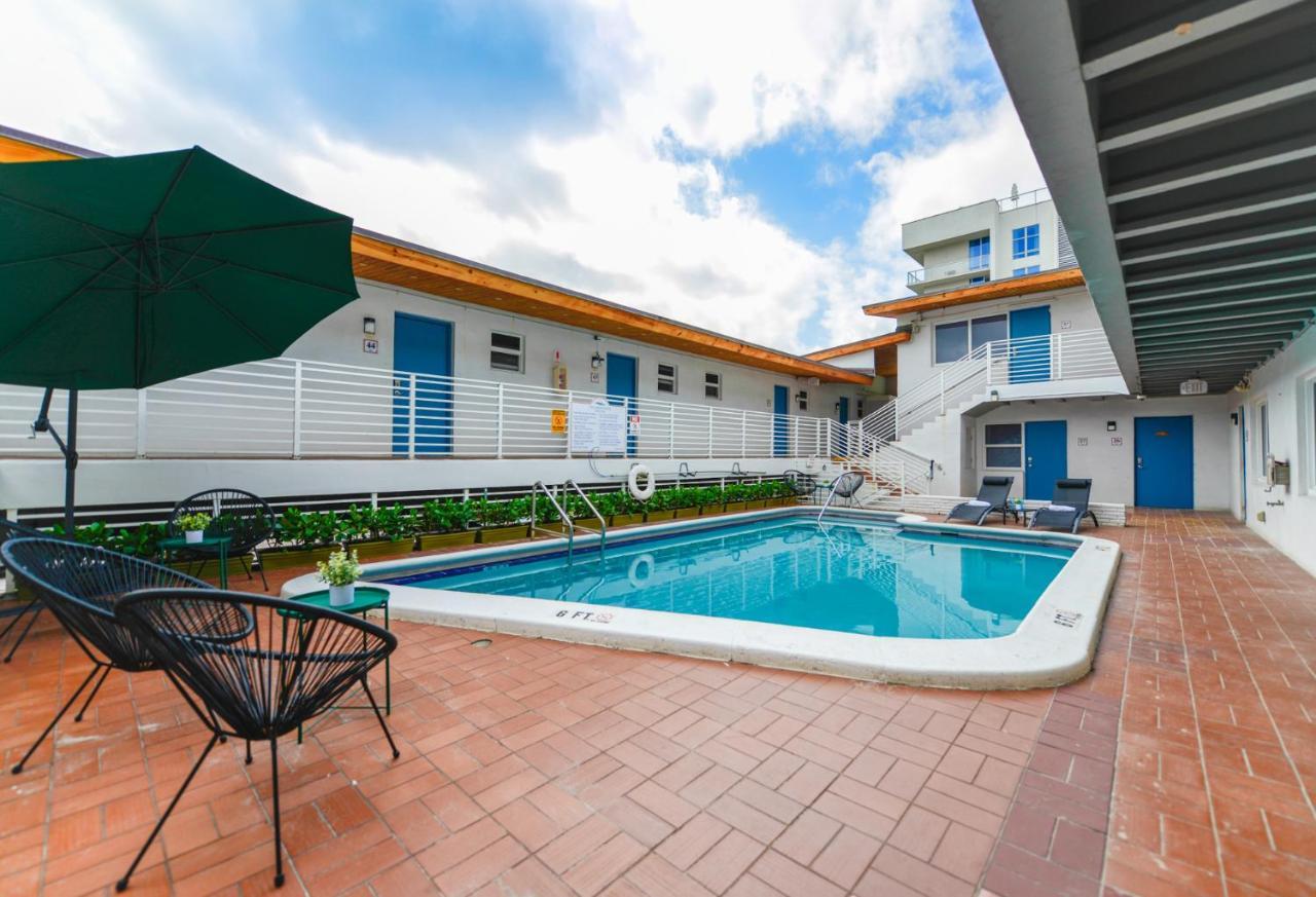 Cozy 1 Bedroom With Pool Steps From The Beach #47 Hollywood Eksteriør billede