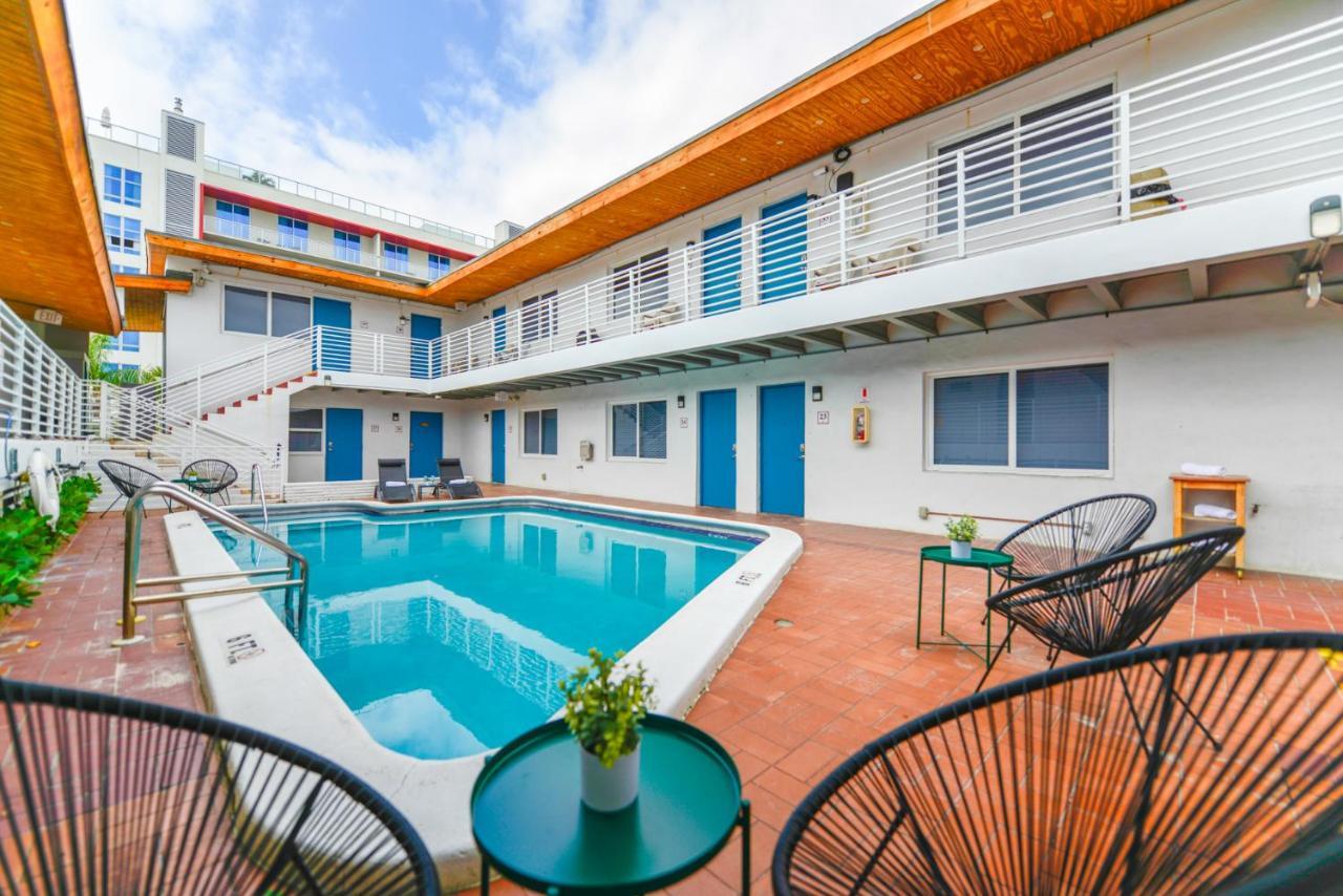 Cozy 1 Bedroom With Pool Steps From The Beach #47 Hollywood Eksteriør billede